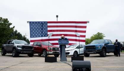 Foules ou gestes barrières: les campagnes de Trump et Biden aux antipodes