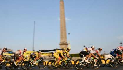 Tour de France: le Slovène Tadej Pogacar devient le plus jeune vainqueur depuis 1904