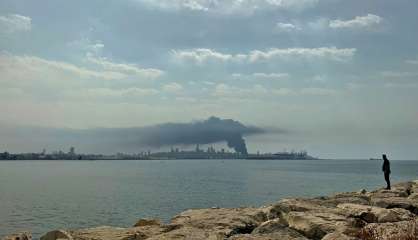 Liban: l'incendie au port de Beyrouth éteint, l'aide humanitaire impactée