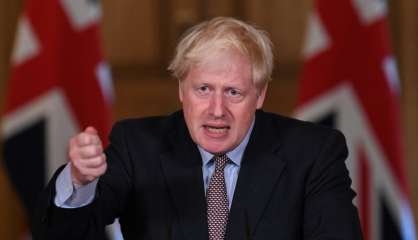 Critiqué, Johnson justifie son revirement sur l'accord du Brexit face aux 