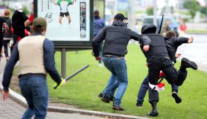 Bélarus: la répression s'accentue avec des centaines d'arrestations