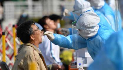 La Chine va dépister une métropole entière, l'Europe renforce les restrictions