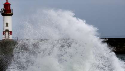 Tempête et précipitations attendues en Bretagne et Méditerranée