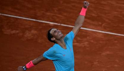 Roland-Garros: 13e sacre pour Nadal, qui surclasse Djokovic et égale Federer avec 20 Grand Chelem