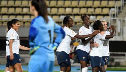 Bleues: sans sélectionneuse ni capitaine, la France reprend la route de l'Euro