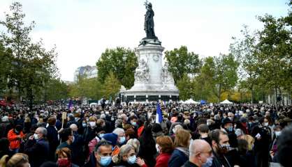 Des dizaines de milliers de personnes réunies en France après l'assassinat d'un professeur