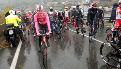 Tour d'Italie: le peloton de mauvaise humeur, la 19e étape raccourcie