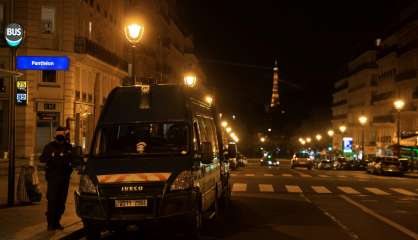 Un samedi soir de couvre-feu à Paris : des livreurs, des bus vides et 