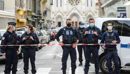 La France sous le choc au lendemain de l'attentat jihadiste de Nice