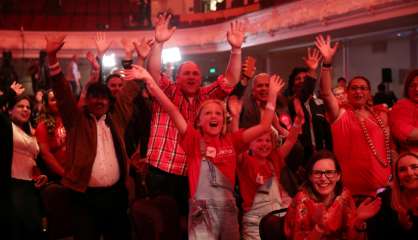 Elections néo-zélandaises: Ardern largement en tête selon les premiers résultats