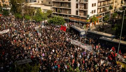 Le parti néonazi grec Aube dorée qualifié d'