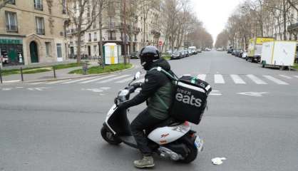 Wissem, graphiste algérien devenu livreur parisien en mode survie