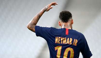 Avec son méga-réveillon et une énième polémique, Neymar écorne encore son image 