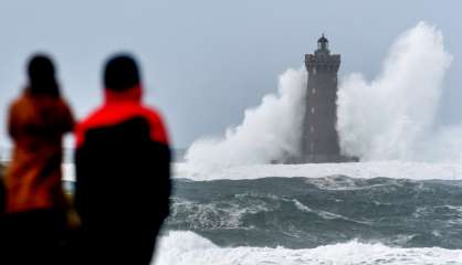 Tempête Bella et chutes de neige: 18.000 foyers privés d'électricité