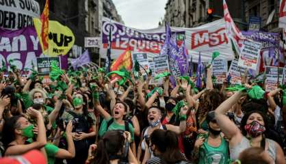 Les députés argentins légalisent l'avortement, la parole aux sénateurs