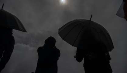 Au Chili, pluie et nuages gâchent l'éclipse solaire