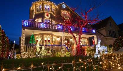 Malgré le Covid, un Noël scintillant dans un quartier de New York