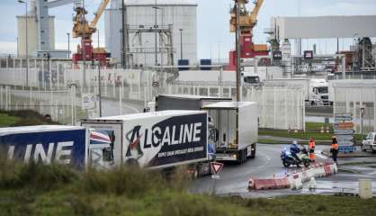 Trafic au compte-gouttes au port de Calais, ouvert à Noël