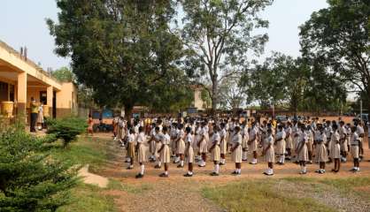 Au Ghana, les élèves reprennent le chemin de l'école après 10 mois d'interruption