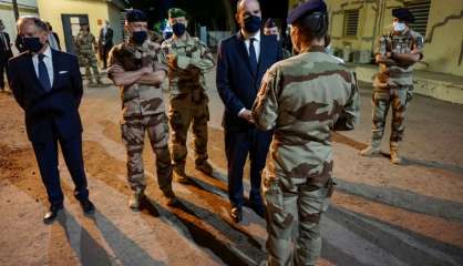 A N'Djaména, Castex réveillonne avec les troupes de Barkhane endeuillées