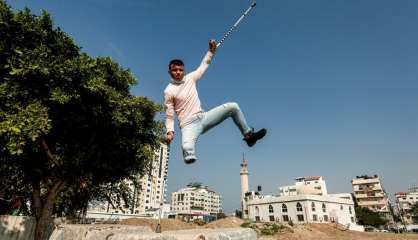 Mohamed, unijambiste et étoile du parkour à Gaza