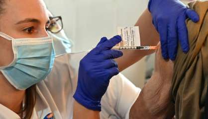 Vaccination Covid-19: le gouvernement rame pour atteindre un 