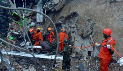 Indonésie: les sauveteurs cherchent des survivants du séisme de Célèbes