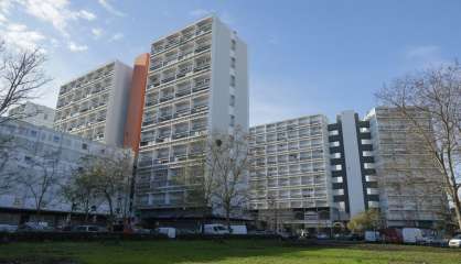 Un adolescent tué, quatre blessés dans une fusillade à Bordeaux, inquiète d'une 