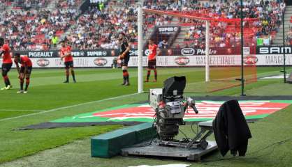 Droits TV: boudé par Canal+ et beIN, le foot français replonge dans l'incertitude