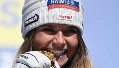 Ski alpin: Corinne Suter, madame Mondiaux, frappe encore en descente à Cortina d'Ampezzo