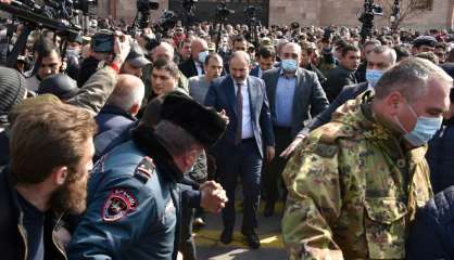 Arménie: le Premier ministre à la tête d'une marche de partisans dans Erevan