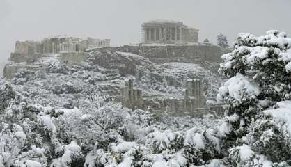 Athènes sous un manteau neigeux exceptionnel