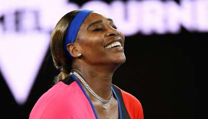 Open d'Australie: Serena Williams bat Halep et rejoint Osaka en demi-finales