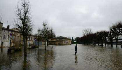 Inondations dans le Sud-Ouest: Saintes face à la montée des eaux