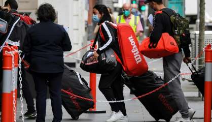 Open d'Australie: le Covid-19 menace de nouveau, 500 personnes à l'isolement