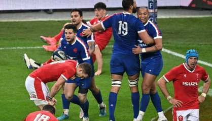 XV de France: Les Bleus terrassent les Dragons et gardent espoir