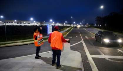 Feu rouge et textos: un mouvement syndical dénonce les tactiques d'intimidation d'Amazon