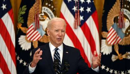 Biden met l'accent sur les vaccins et annonce envisager de se représenter en 2024