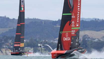 Coupe de l'America: Luna Rossa tient tête à Team New Zealand 