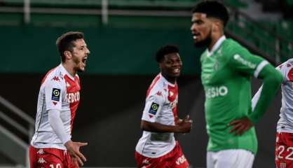 Ligue 1: Monaco étrille Saint-Etienne et met la pression sur Lyon et le PSG