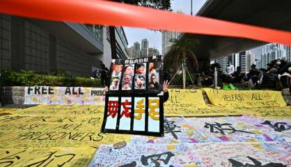 Hong Kong: des centaines de personnes rassemblées en soutien aux opposants inculpés