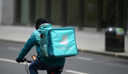 Deliveroo fait ses premiers pas très attendus à la Bourse de Londres