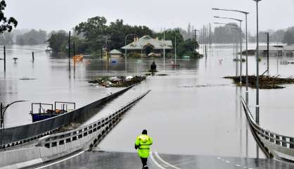 Face aux inondations, l'Australie déploie les grands moyens pour évacuer des habitants