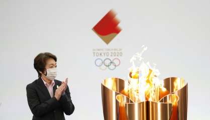 Le relais de la flamme olympique lance le compte à rebours des JO retardés de Tokyo