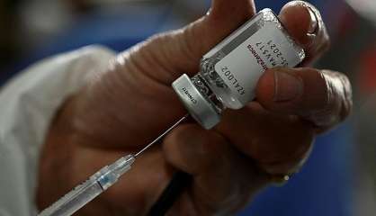 L'OMS examine la sûreté du vaccin AstraZeneca, le Brésil veut accélérer ses vaccinations