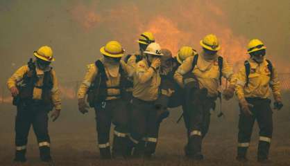 Afrique du Sud: incendie sur la montagne emblématique du Cap