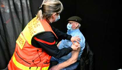 Covid en France: 10 millions d'injections, situation toujours alarmante