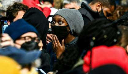 Cris de joie et pleurs de soulagement devant le tribunal de Minneapolis