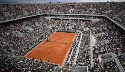 Roland-Garros repoussé d'une semaine en espérant du public