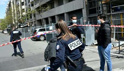 Un mort et un blessé grave par balles devant un hôpital à Paris, tireur en fuite 